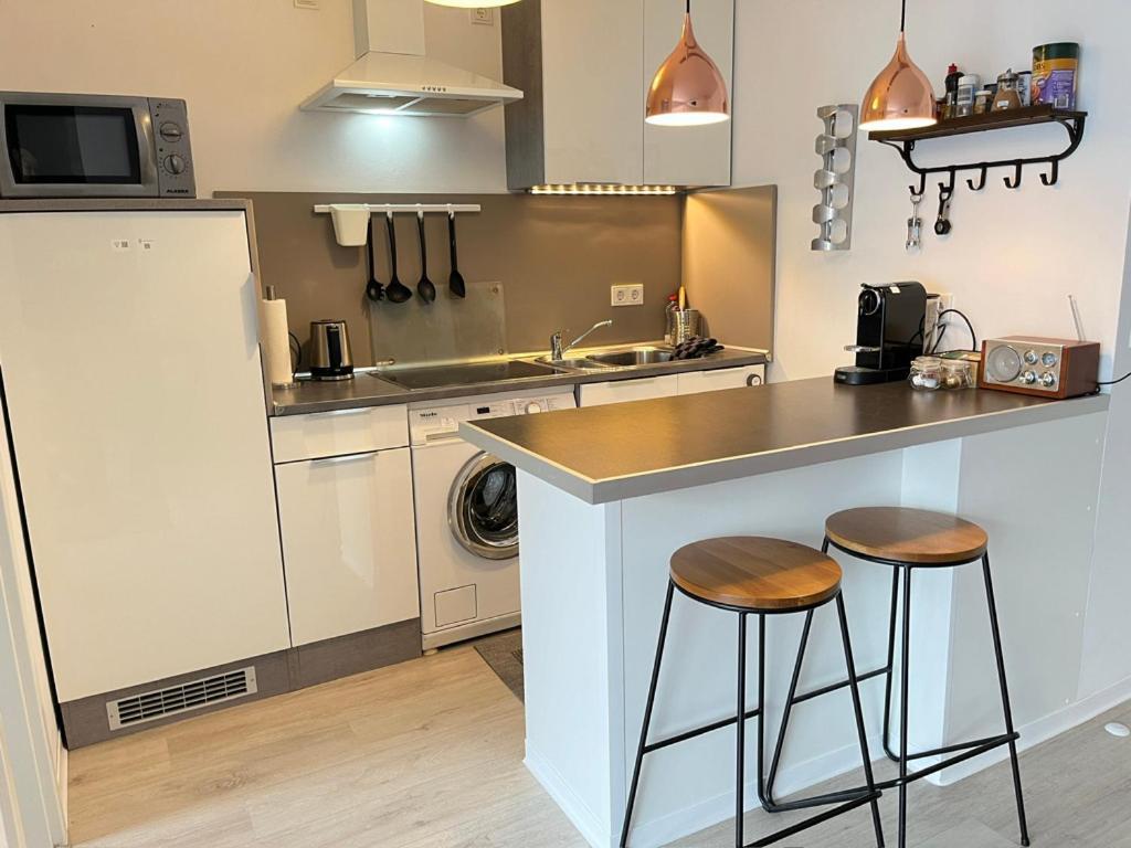 Living At Saarpartments -Adultsonly- 2 Bedrooms, Kitchen - Business & Holiday Apartments For Long- And Short Term Stay, 3 Min To Train Station, Secure E-Bike Parking! Саарбрюккен Экстерьер фото