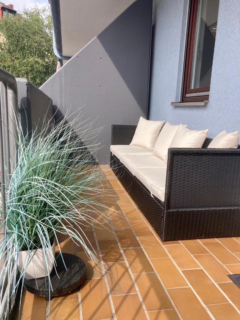 Living At Saarpartments -Adultsonly- 2 Bedrooms, Kitchen - Business & Holiday Apartments For Long- And Short Term Stay, 3 Min To Train Station, Secure E-Bike Parking! Саарбрюккен Экстерьер фото